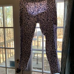 Powerhold by Fabletics- Womens size XXL, yoga pants with pockets. Never worn